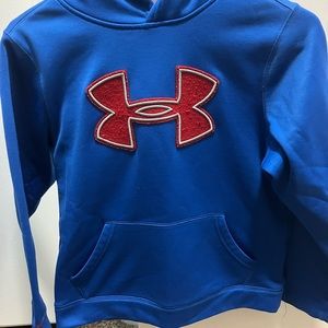 Youth M Under Armour hoodie